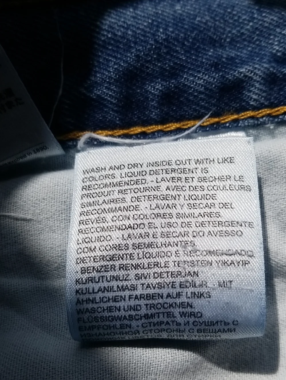 Levi Mens jeans size 40x32 relaxed straight leg fit.      EUC